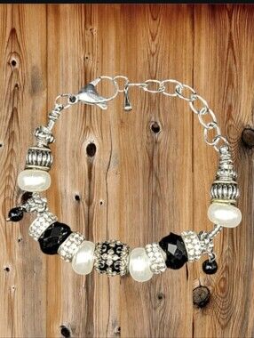 BLACK & SILVER TONE MULTI CHARM GLASS BEADED "BELLA PERLINA" BRACELET